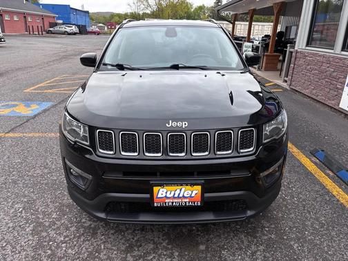 Diamond Black Crystal Pearlcoat 2019 Jeep Compass Latitude