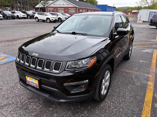 Diamond Black Crystal Pearlcoat 2019 Jeep Compass Latitude