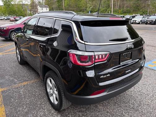Diamond Black Crystal Pearlcoat 2019 Jeep Compass Latitude