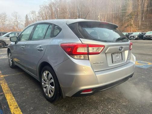Ice Silver Metallic 2017 Subaru Impreza 2.0i