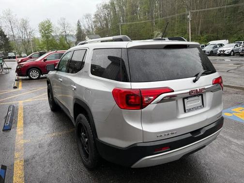 Quicksilver Metallic 2018 GMC Acadia SLE-2