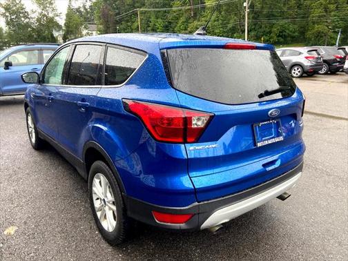 Lightning Blue Metallic 2019 Ford Escape SE
