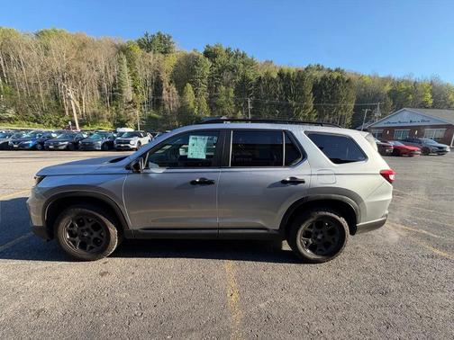 Lunar Silver Metallic 2025 Honda Pilot TrailSport