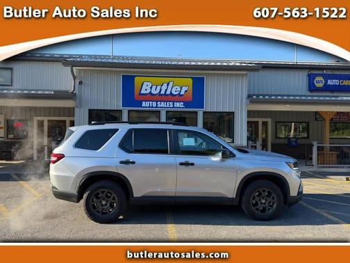 Lunar Silver Metallic 2025 Honda Pilot TrailSport