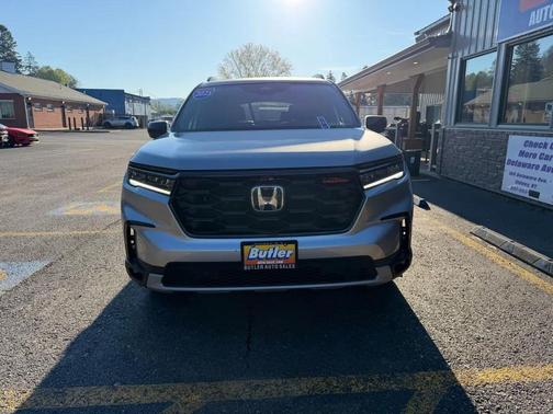 Lunar Silver Metallic 2025 Honda Pilot TrailSport