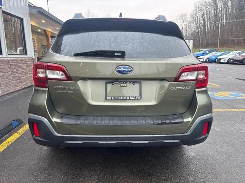 Wilderness Green Metallic 2019 Subaru Outback 2.5i Premium