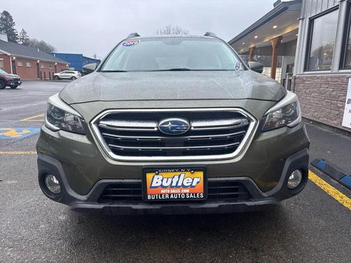 Wilderness Green Metallic 2019 Subaru Outback 2.5i Premium