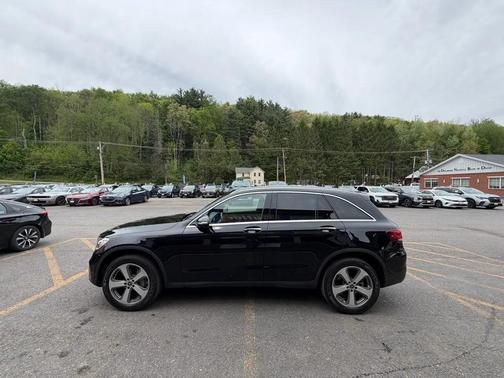 Black 2022 Mercedes-Benz GLC 300 4MATIC
