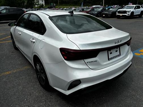 Snow White Pearl 2023 Kia Forte LXS