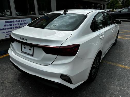 Snow White Pearl 2023 Kia Forte LXS