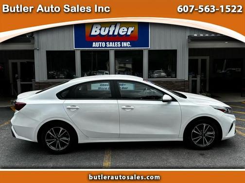 Snow White Pearl 2023 Kia Forte LXS