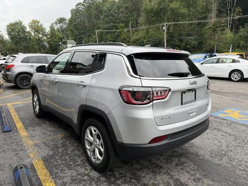 Silver Zynith Metallic Clearcoat 2024 Jeep Compass Latitude