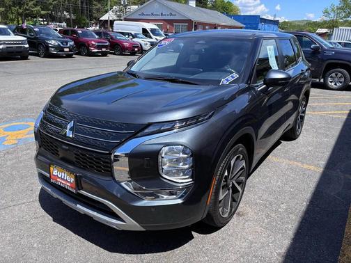 Gray 2024 Mitsubishi Outlander SE