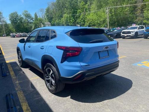 Fountain Blue 2024 Chevrolet Trax FWD 1RS