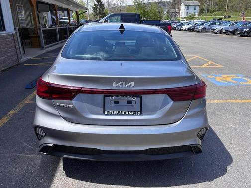 Silver 2024 Kia Forte LXS