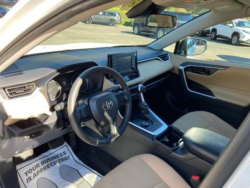 2020 Toyota RAV4 Hybrid LE