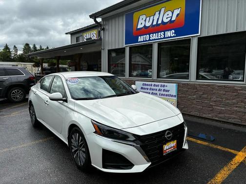 Pearl White Tricoat 2023 Nissan Altima 2.5 SV