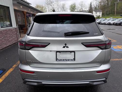 Alloy Silver Metallic 2025 Mitsubishi Outlander SE 2.5 S-AWC