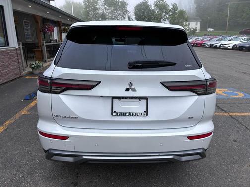White Diamond 2025 Mitsubishi Outlander SE S-AWC