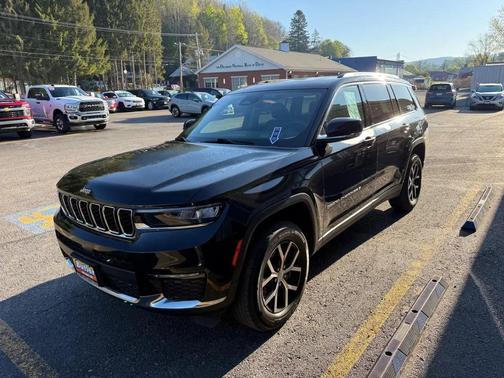 Diamond Black Crystal Pearlcoat 2023 Jeep Grand Cherokee L Limited