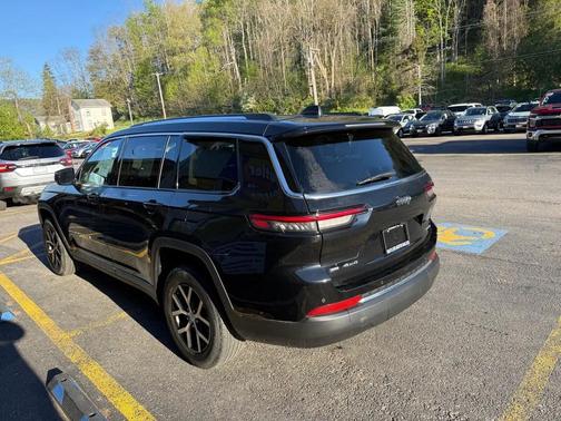 Diamond Black Crystal Pearlcoat 2023 Jeep Grand Cherokee L Limited