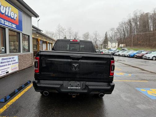 Diamond Black Crystal Pearlcoat 2022 RAM 1500 Laramie