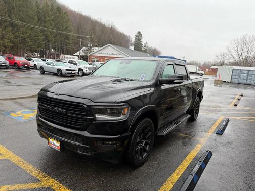 Diamond Black Crystal Pearlcoat 2022 RAM 1500 Laramie