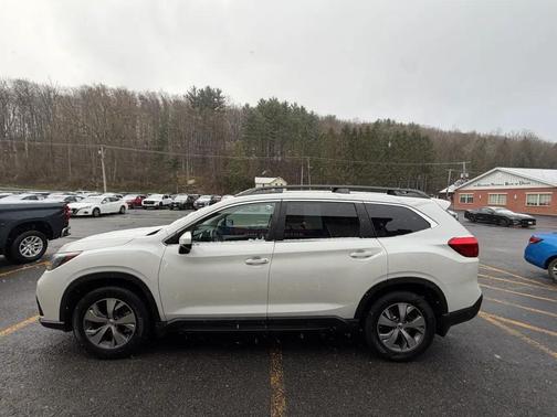 Crystal White Pearl 2022 Subaru Ascent Premium 7-Passenger