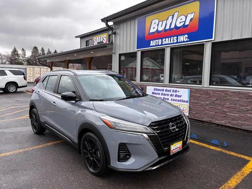 2022 Nissan Kicks SR