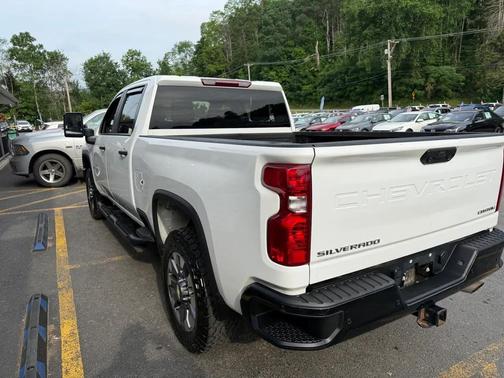 Summit White 2024 Chevrolet Silverado 2500 Custom