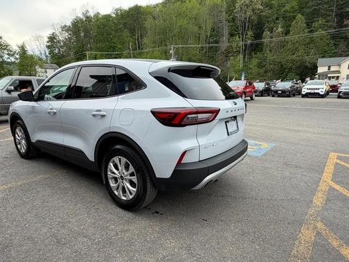 Carbonized Gray Metallic 2025 Ford Escape Active