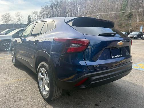 Blue Glow Metallic 2024 Chevrolet Trax LS