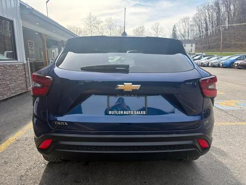 Blue Glow Metallic 2024 Chevrolet Trax LS
