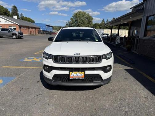 Bright White Clearcoat 2024 Jeep Compass Latitude