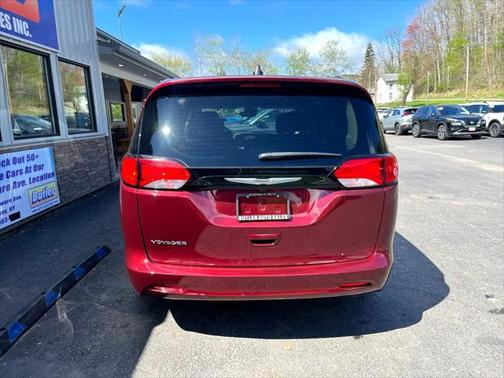 2023 Chrysler Voyager LX