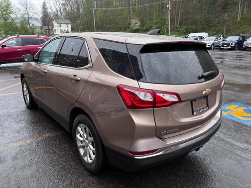 Gold 2018 Chevrolet Equinox LT