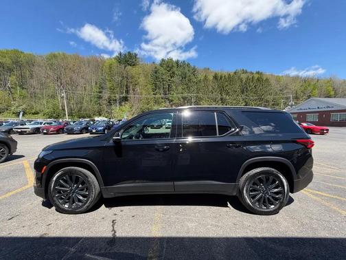 Mosaic Black Metallic 2024 Chevrolet Traverse RS