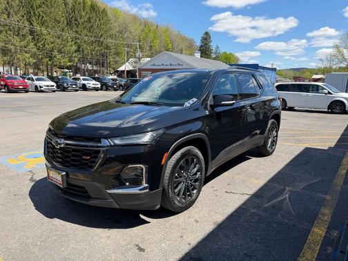 Mosaic Black Metallic 2024 Chevrolet Traverse RS