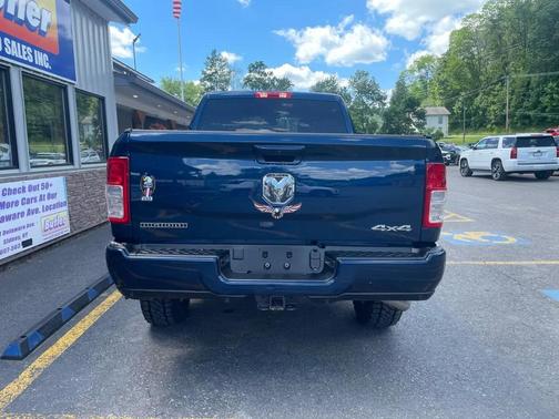 Patriot Blue Pearlcoat 2024 RAM 2500 Big Horn Crew Cab 4x4 6'4' Box