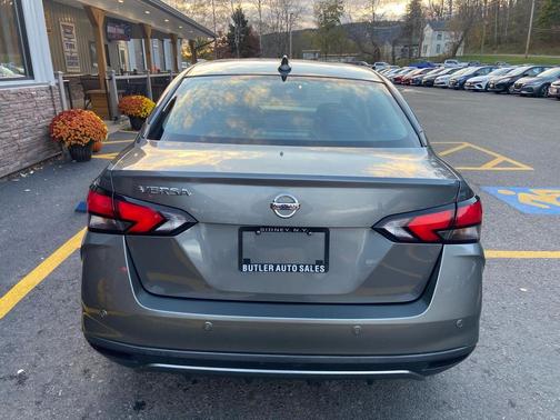 2021 Nissan Versa 1.6 SV