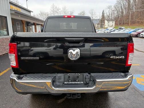 Diamond Black Crystal Pearlcoat 2024 RAM 2500 Big Horn Crew Cab 4x4 6'4' Box