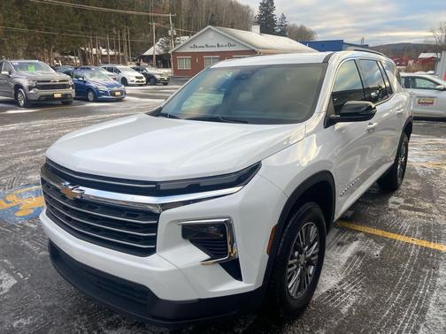 2025 Chevrolet Traverse LT