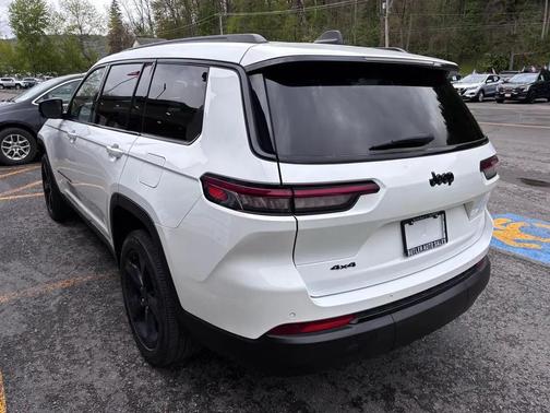 Bright White Clearcoat 2023 Jeep Grand Cherokee L Altitude