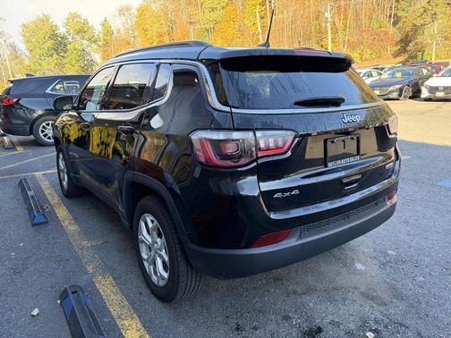 Diamond Black Crystal Pearlcoat 2024 Jeep Compass Latitude
