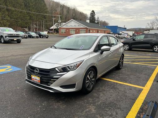 2023 Nissan Versa 1.6 SV