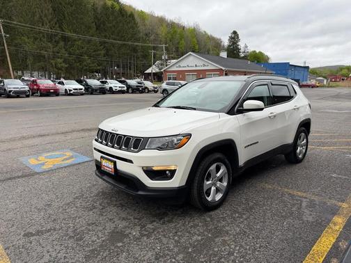 White Clearcoat 2018 Jeep Compass Latitude