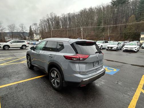 2024 Nissan Rogue SL