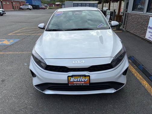 Snow White Pearl 2023 Kia Forte LXS