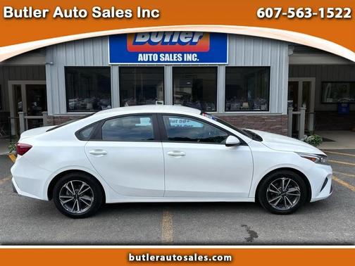 Snow White Pearl 2023 Kia Forte LXS