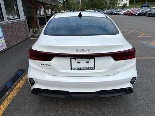 Snow White Pearl 2023 Kia Forte LXS